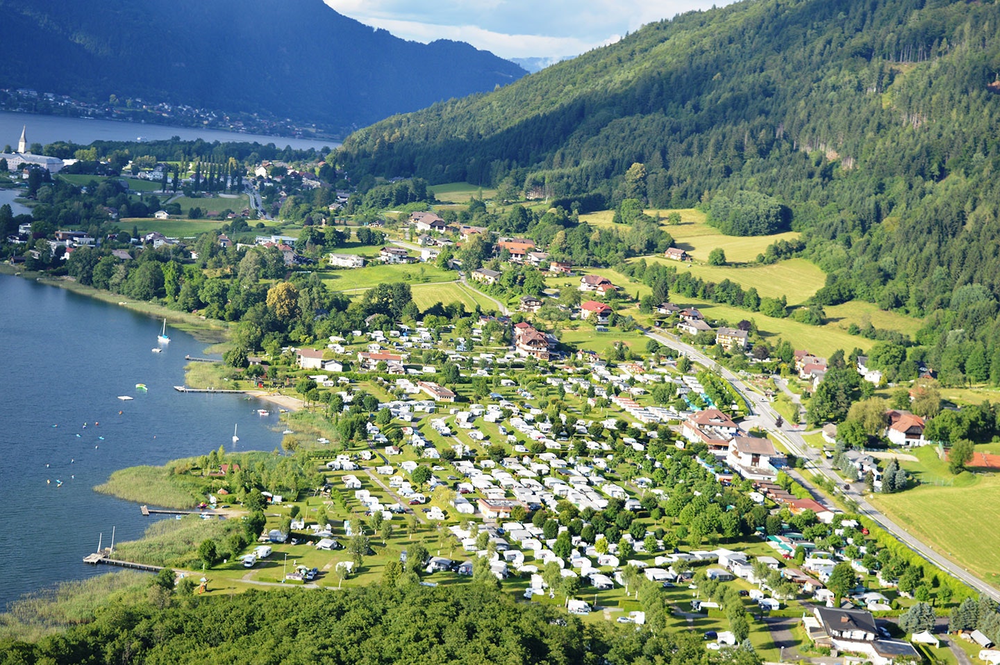 Terrassen Camping Ossiacher See - Blick auf den Campingplatz aus der Vogelperspektive
