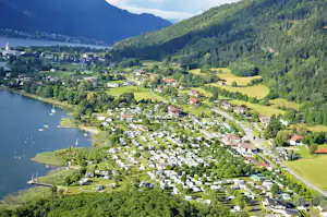 Terrassen Camping Ossiacher See - Blick auf den Campingplatz aus der Vogelperspektive