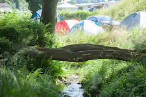 Terrassencamping Schlierbach - Zeltplatz im Grünen neben einem Bachlauf
