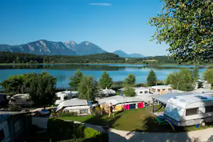 Terrassencamping Turnersee - Terrassenförmig angelegte Plätze mit Blick auf die Karawanken
