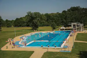 Thermal Camping Pápa - Blick auf den Pool vom Campingplatz