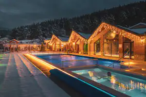 THERMAL CAMPING VELINGRAD - Freibad mit Schneelandschaft