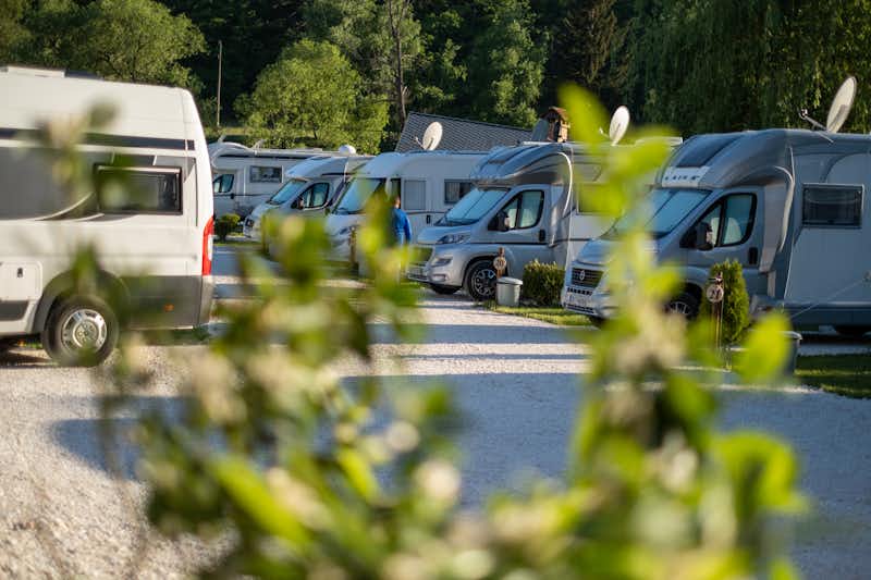 THERMAL CAMPING VELINGRAD Wohnmobilstellplätze auf dem Campingplatz