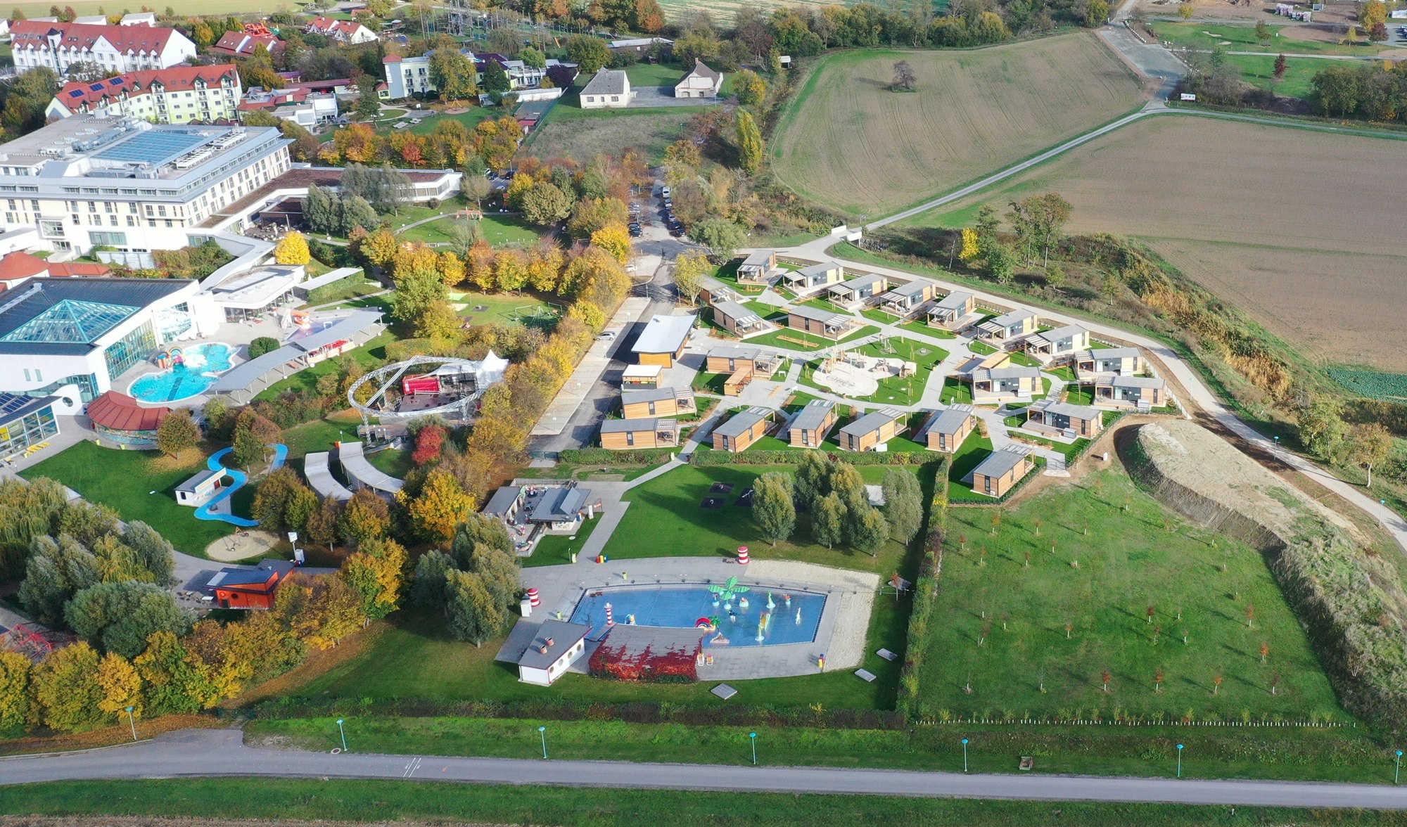 Thermen Chalets - Blick auf den Campingplatz aus der Vogelperspektive