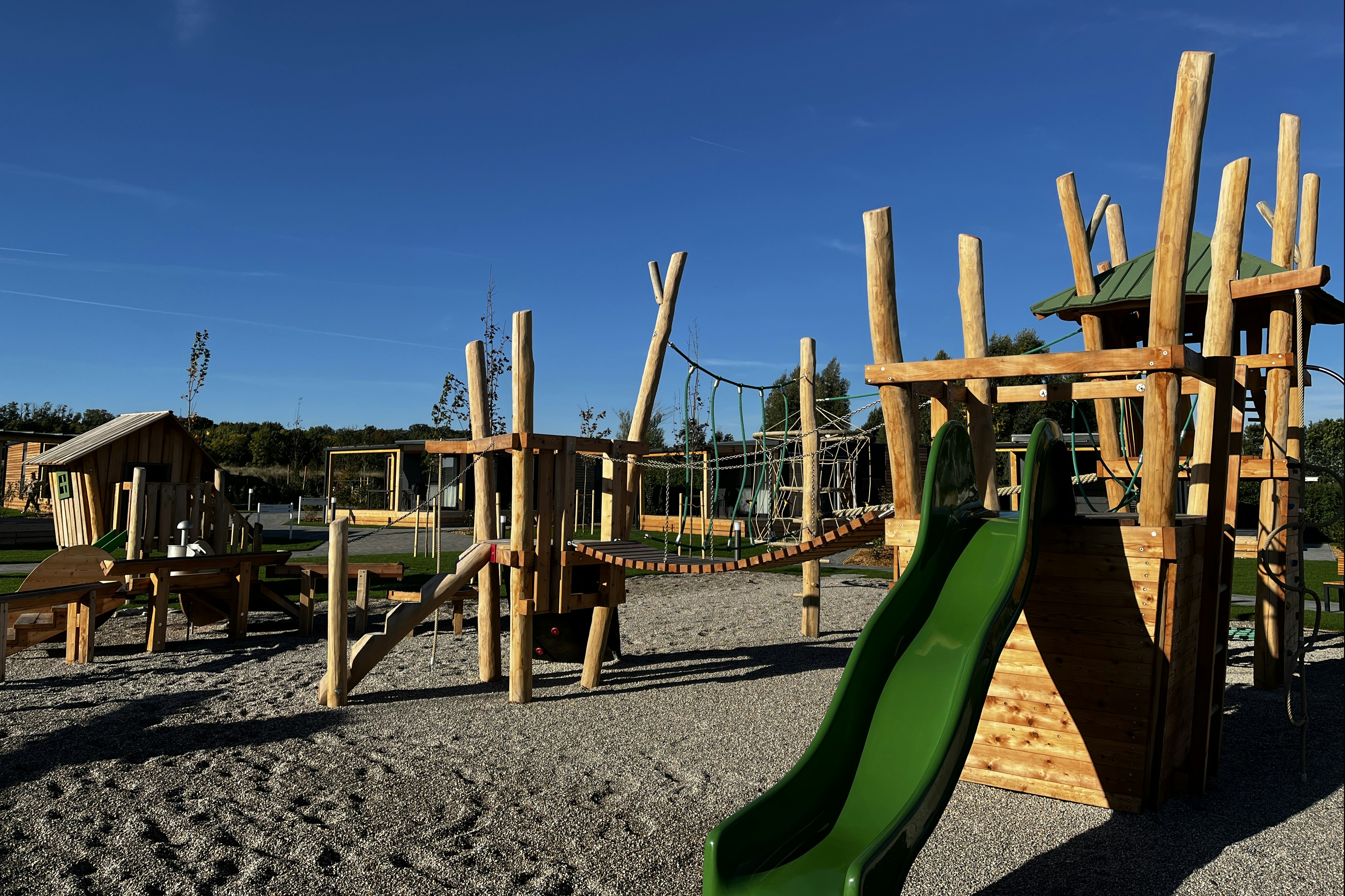 Thermen Chalets - Kinderspielplatz mit Klettergerüst