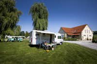Thermenland Camping Bad Waltersdorf - Picknick vor dem Wohnmobil