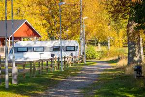 Tingsryd Resort - Wohnmobil- und Wohnwagenstellplätze auf dem Campingplatz