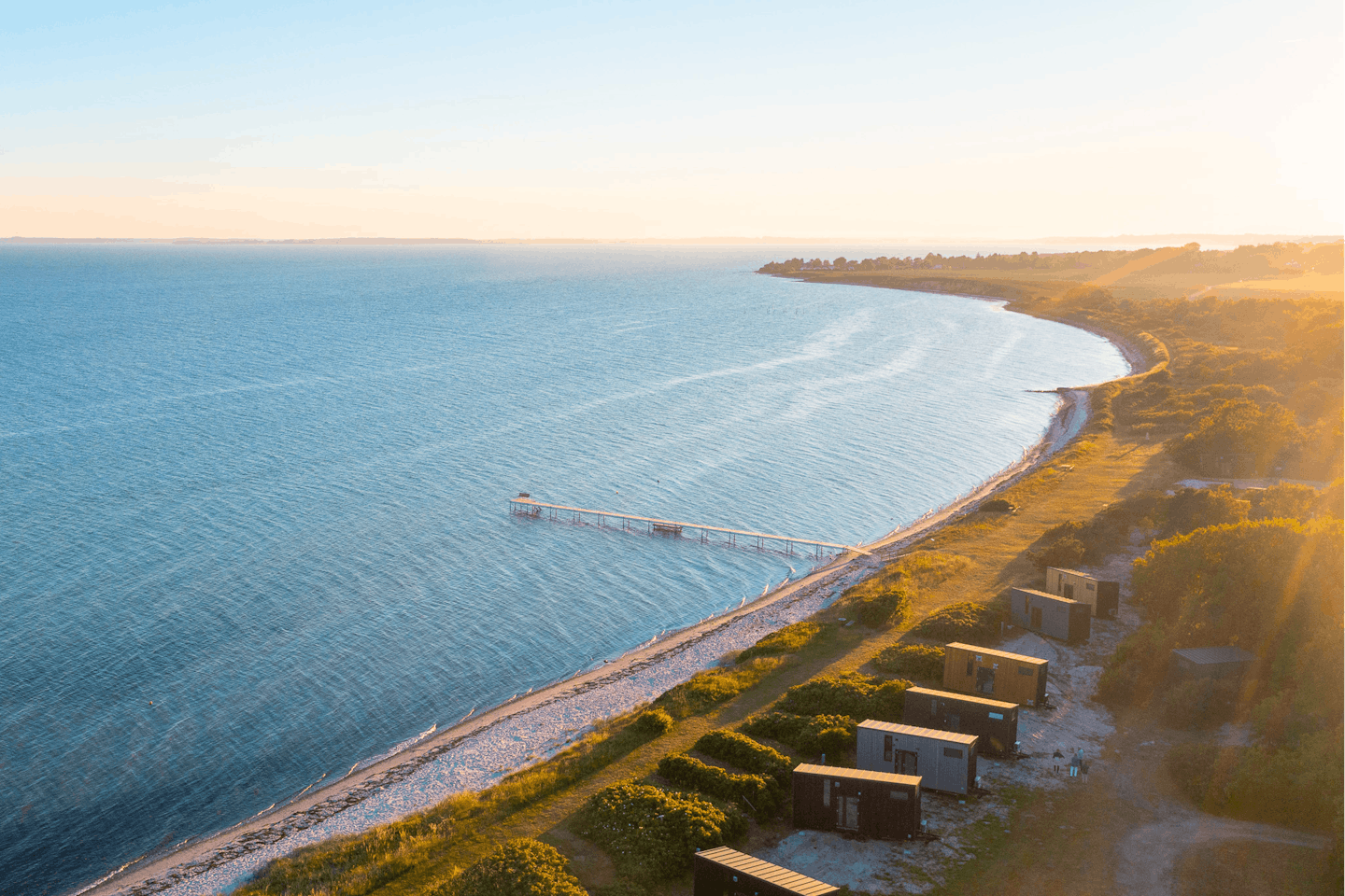 Tiny Seaside Kegnæs - Luftaufnahme des Campingplatzes direkt am Meer