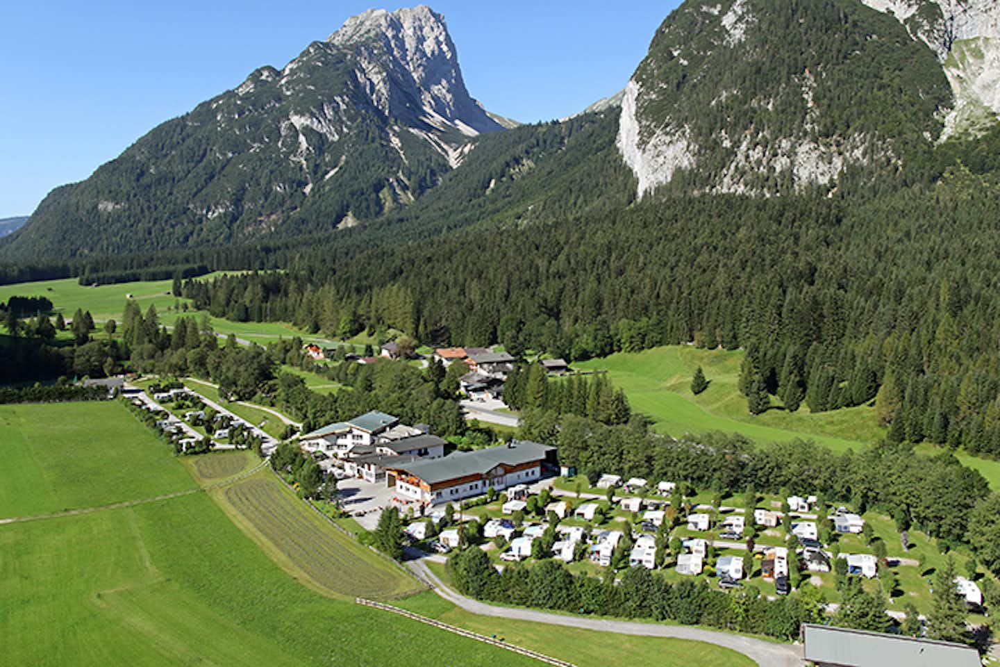 Tirol Camp Leutasch -  Campingplatz aus der Vogelperspektive
