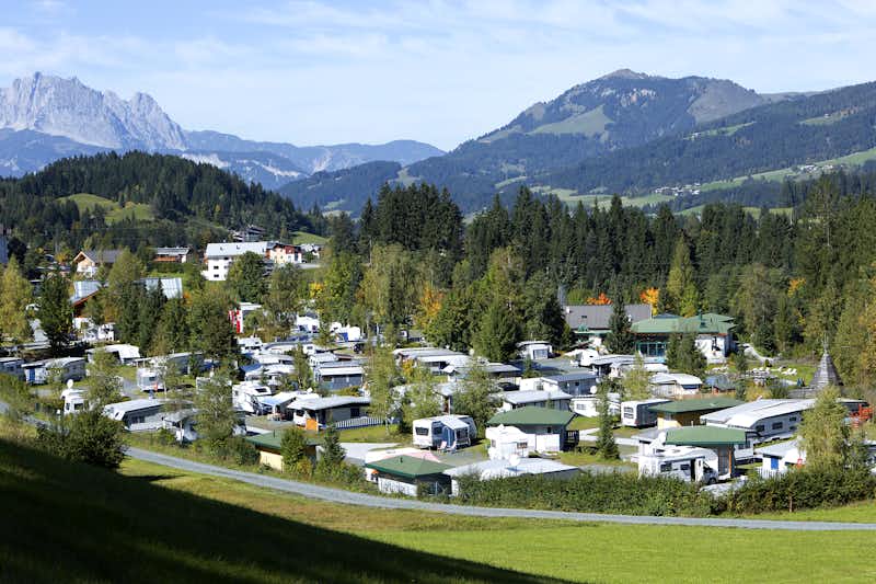 Tirol-Camp - Campingplatz aus der Vogelperspektive--
