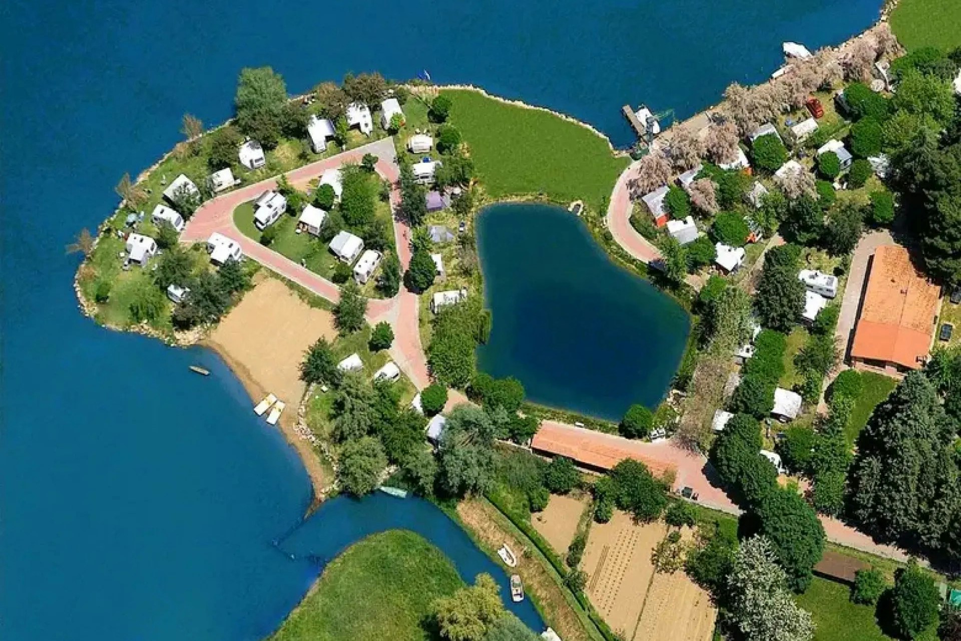 Trasimeno Glamping Resort  - Campingplatz aus der Vogelperspektive