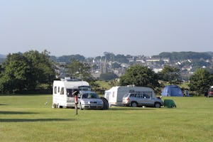 Trewan Hall Club Site - Stellplätze im Grünen auf dem Campingplatz