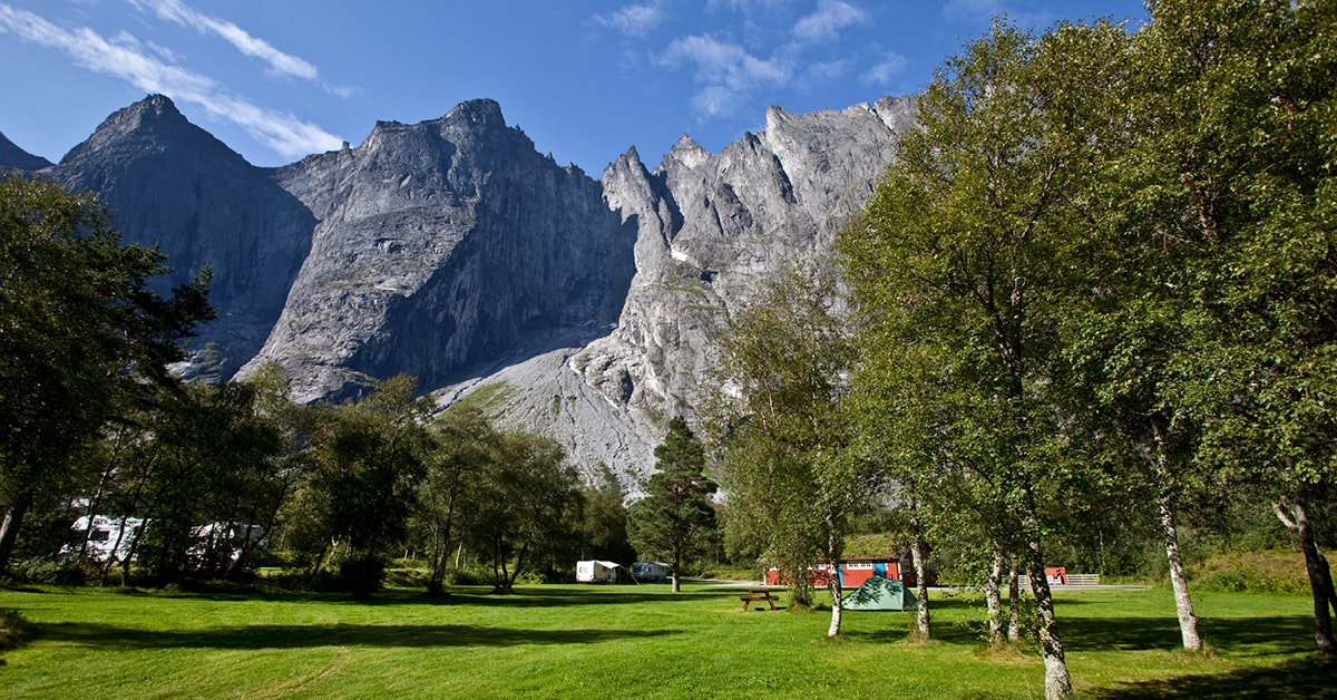 Trollveggen Camping - Stellplätze am Fuße des Berges
