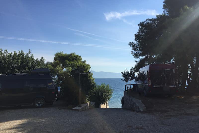 Tsoli's Camping  - Stellplätze vom Campingplatz mit Blick auf das Mittelmeer