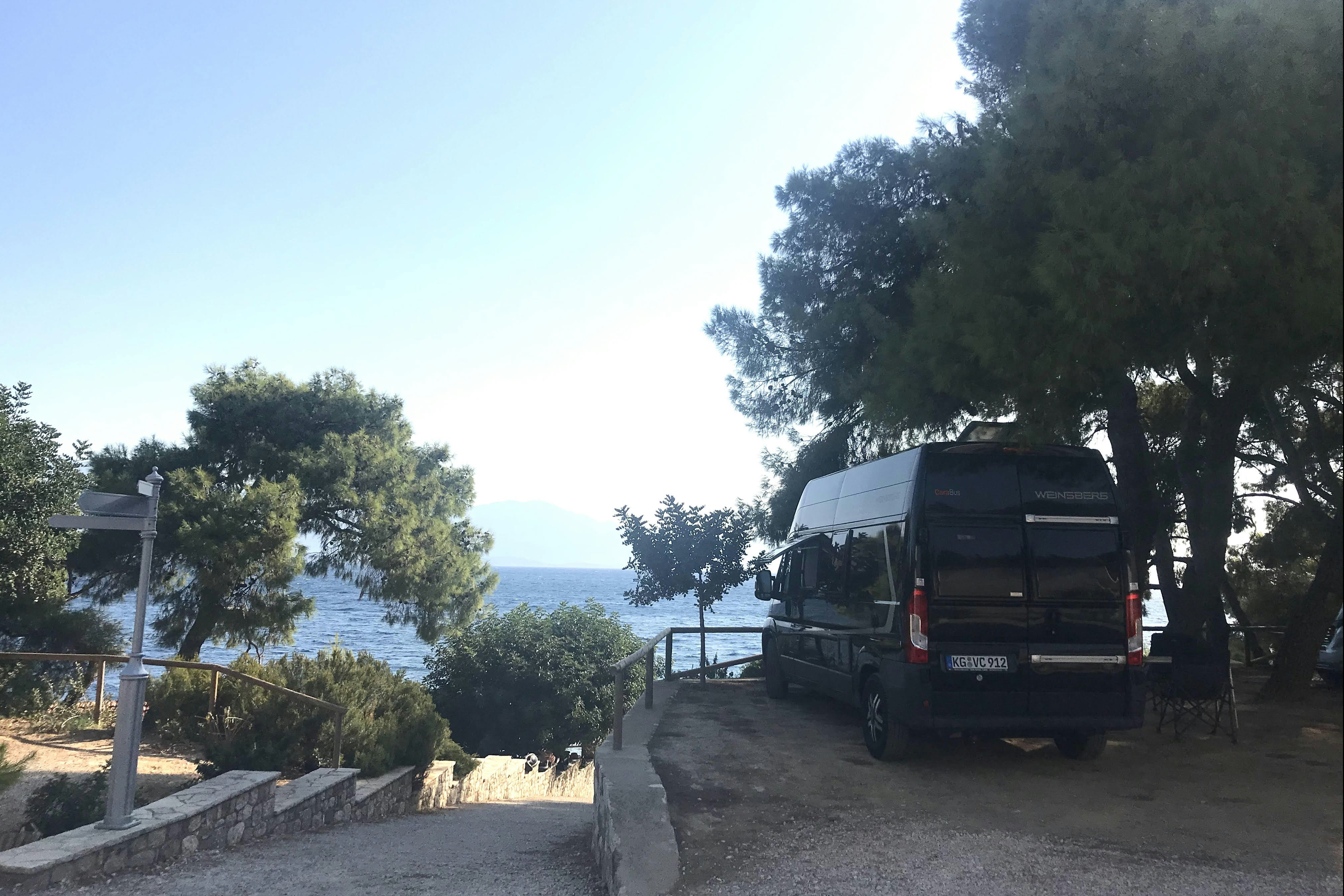 Tsoli's Camping - Wohnmobil- und  Wohnwagenstellplätze mit Blick auf das Meer