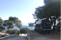 Tsoli's Camping - Wohnmobil- und  Wohnwagenstellplätze mit Blick auf das Meer