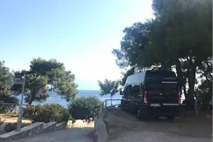 Tsoli's Camping - Wohnmobil- und Wohnwagenstellplätze mit Blick auf das Meer