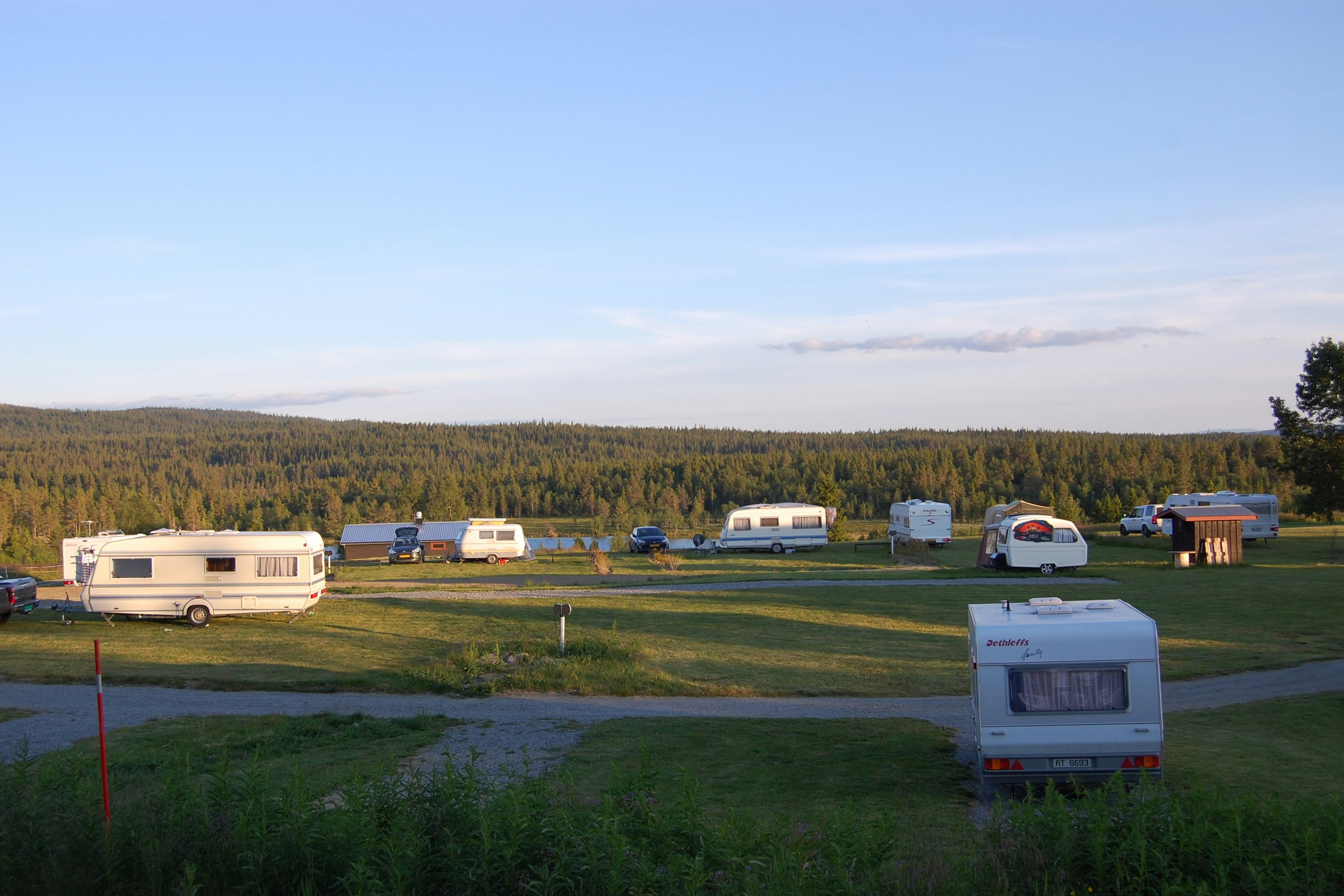 Tubbehaugen Camping - Wohnmobil- und  Wohnwagenstellplätze auf der Wiese
