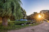 Uhlenköper-Camp - Blick auf die Zeltwiese bei Sonnenuntergang