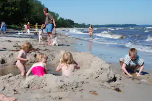Ulslev Strandcamping - Kinder am Strand vom Campingplatz direkt an der Ostsee
