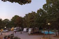 Umbria Camp - Wohnmobil un Wohnwagen Stellplaetze mit poolblick