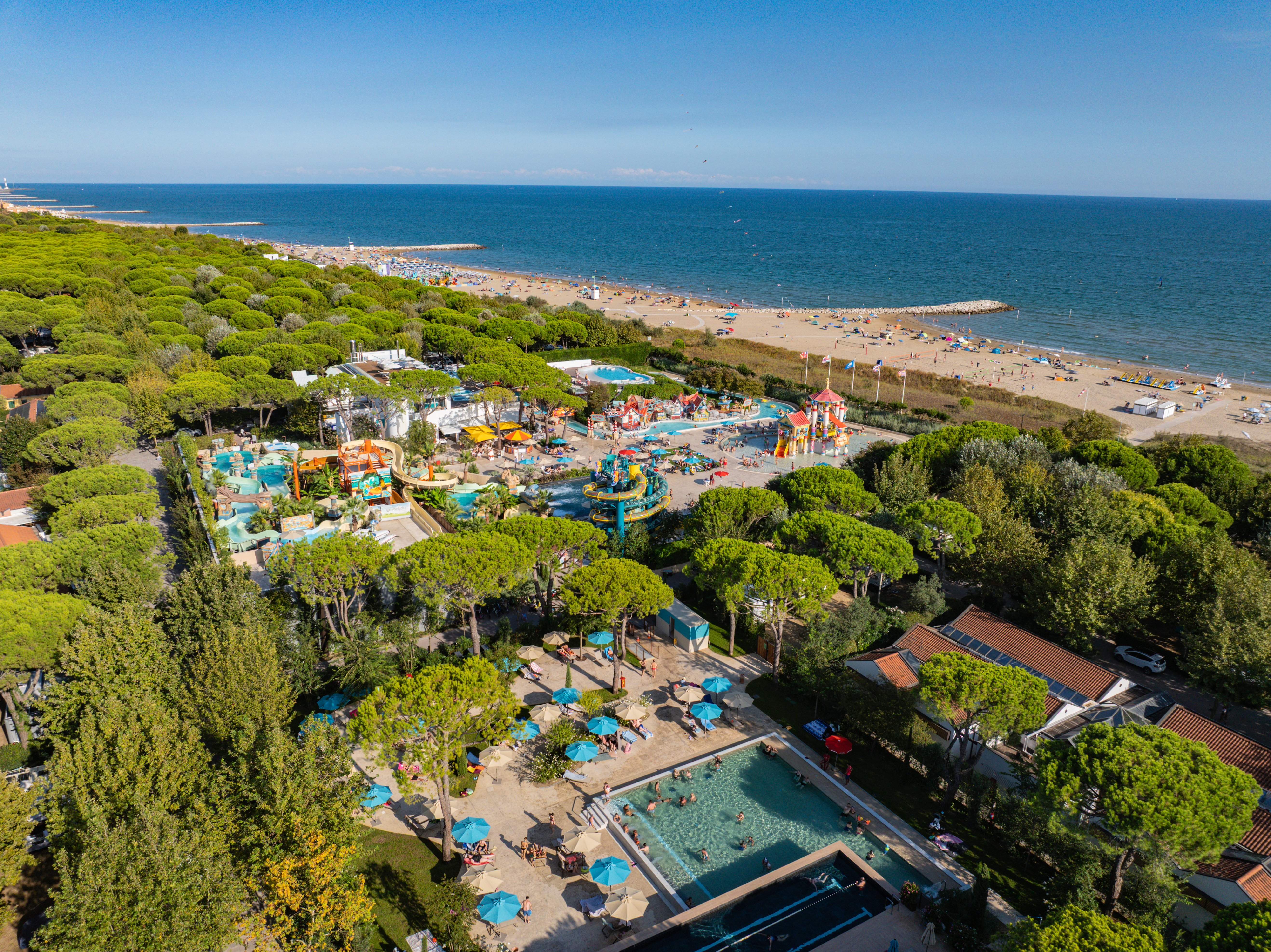 Camping Union Lido  - Luftaufnahme des Campingplatzes am Strand