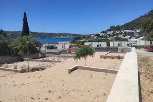 Uno Camp - Standplätze mit Blick auf das Wasser