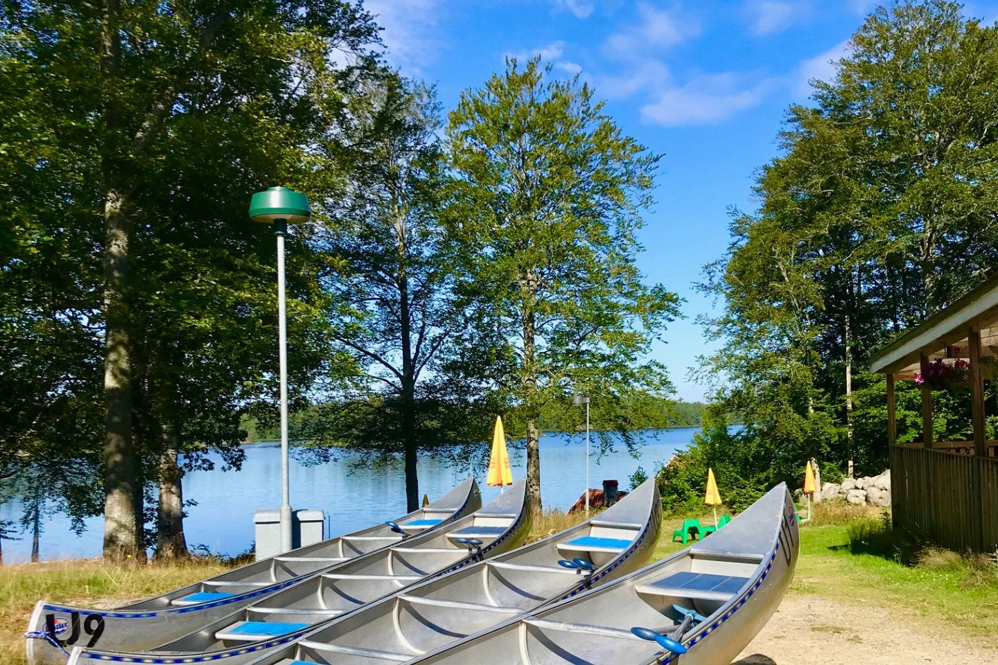 Urshult Camping - Kanus am Seeufer