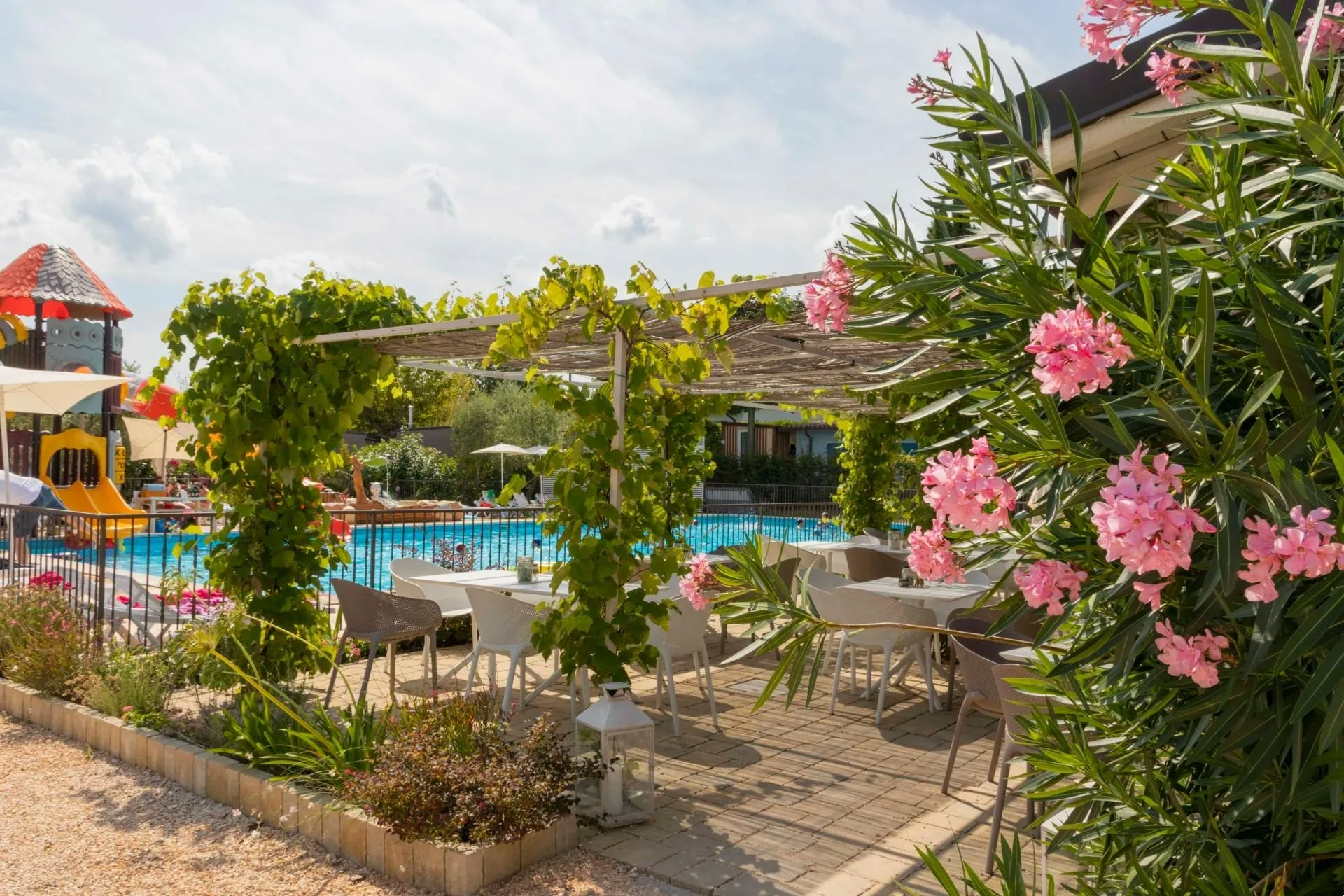 Vacanze Camping Boutique - Pool und Restaurant