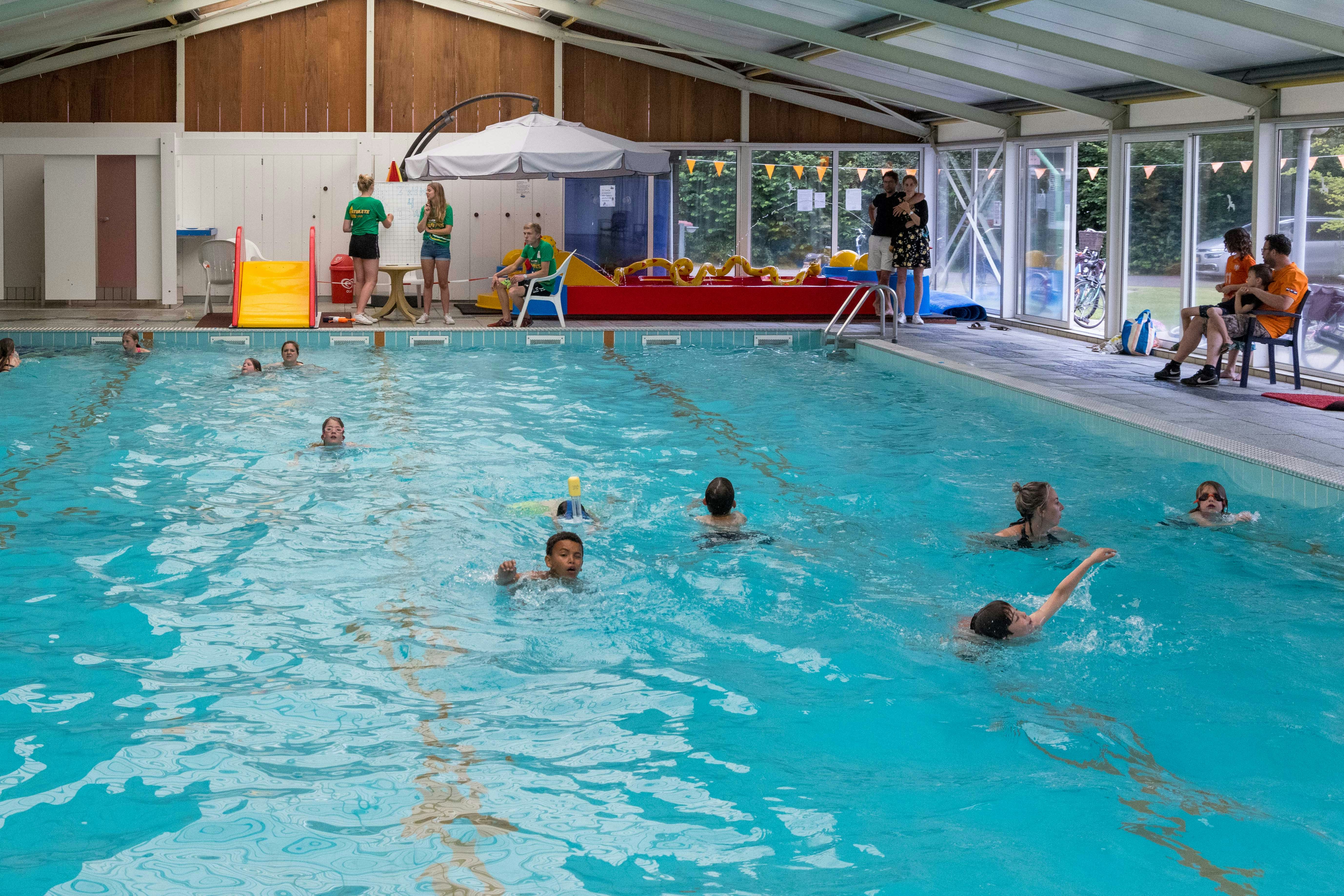 Vakantieoord De Bronzen Emmer - Hallenbad auf dem Campingplatz