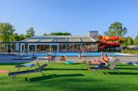 Vakantiepark Ackersate - Campingplatz mit Pool,Wasserrutsche, Liegestühlen und Sonnenschirmen