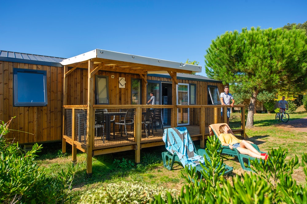Vakantiepark Capfun Rakelbos - Mobilheim mit Terrasse auf dem Campingplatz