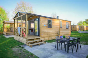 Vakantiepark Capfun Rakelbos - Mobilheim mit Terrasse auf dem Campingplatz