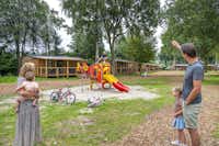 Vakantiepark Capfun Zeumersehof - Kinderspielplatz vor den Mobilheimen