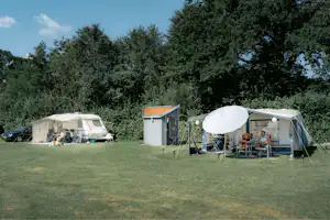 Vakantiepark de Italiaanse Meren - Standplätze auf der Wiese auf dem Campingplatz