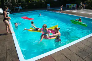 EuroParcs De Wiltzangh Vakantiepark De Wiltzangh - Pool im Freien auf dem Campingplatz