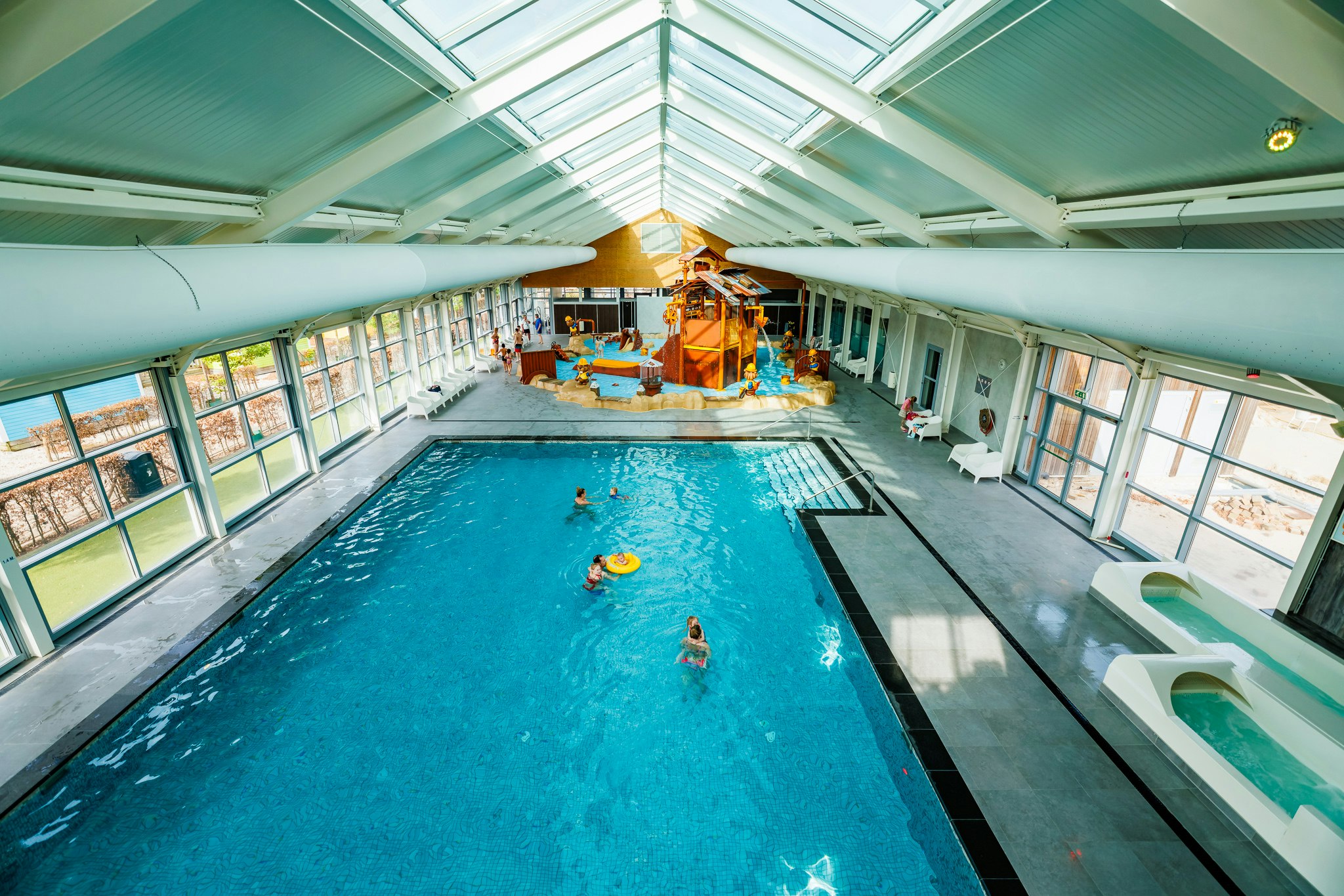 Vakantiepark Eiland van Maurik - Hallenbad auf dem Campingplatz