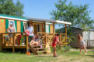 Camping Heino Vakantiepark Heino - Mobilheime mit Terrasse auf dem Campingplatz