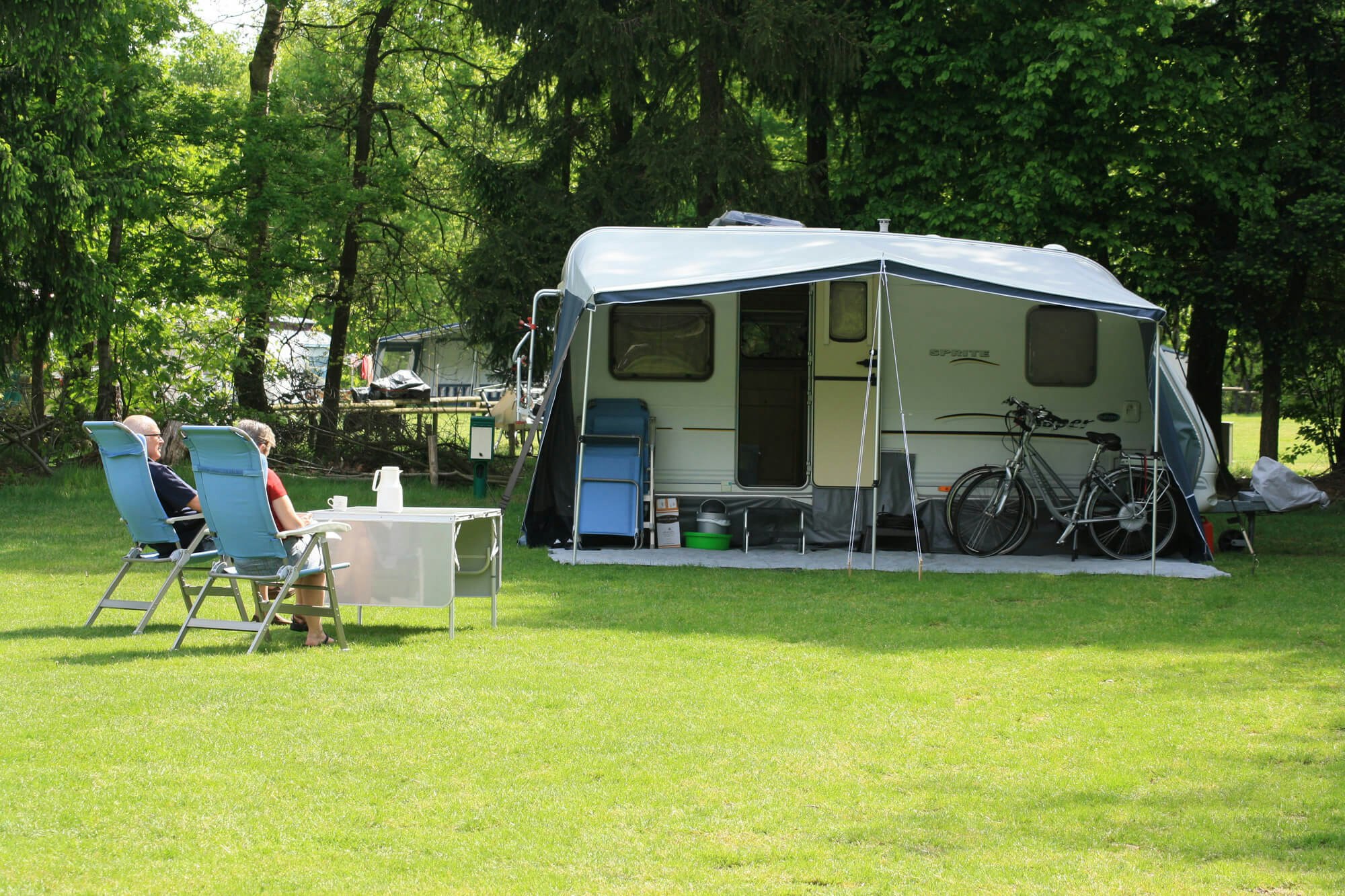 Vakantiepark Herperduin - Standplätze auf der Wiese auf dem Campingplatz