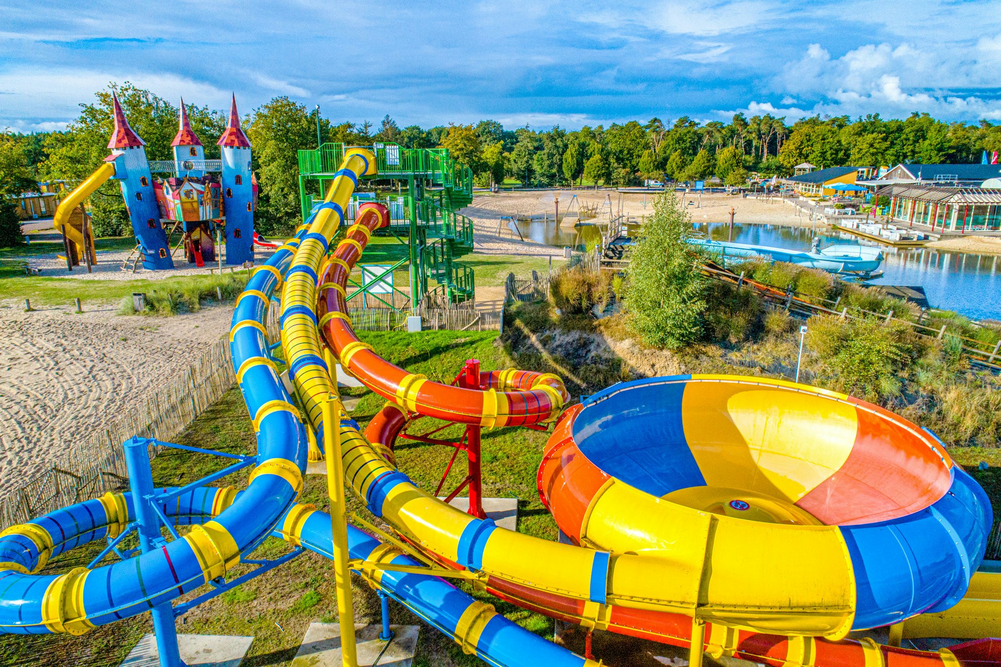 Capfun Camping Stoetenslagh  - Rutschen im Wasserpark des Campingplatzes