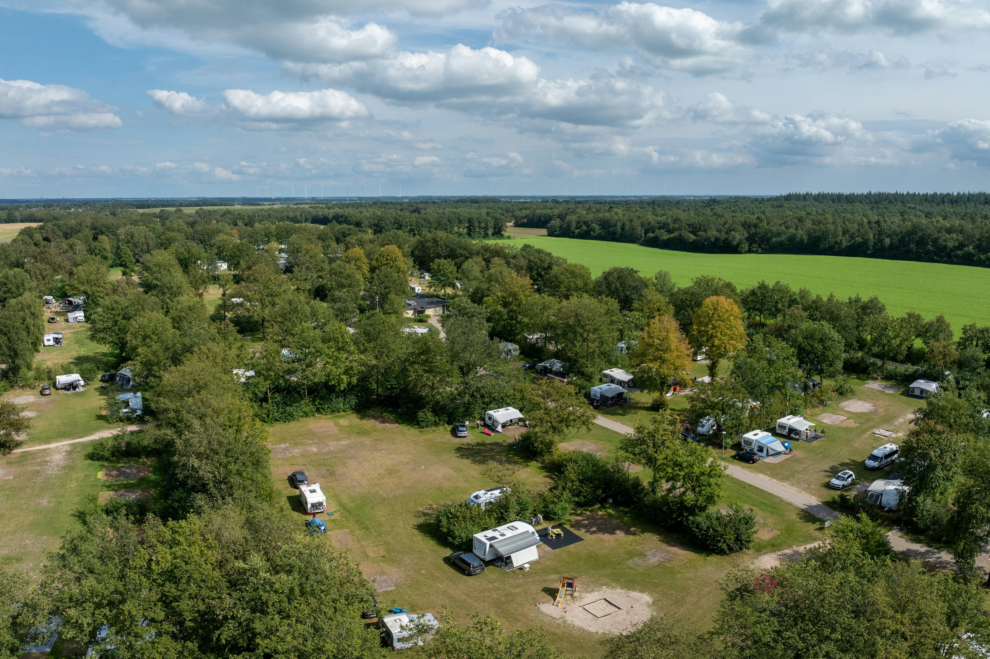 Vakantiepark Hunzedal  - Campingplatz aus der Vogelperspektive