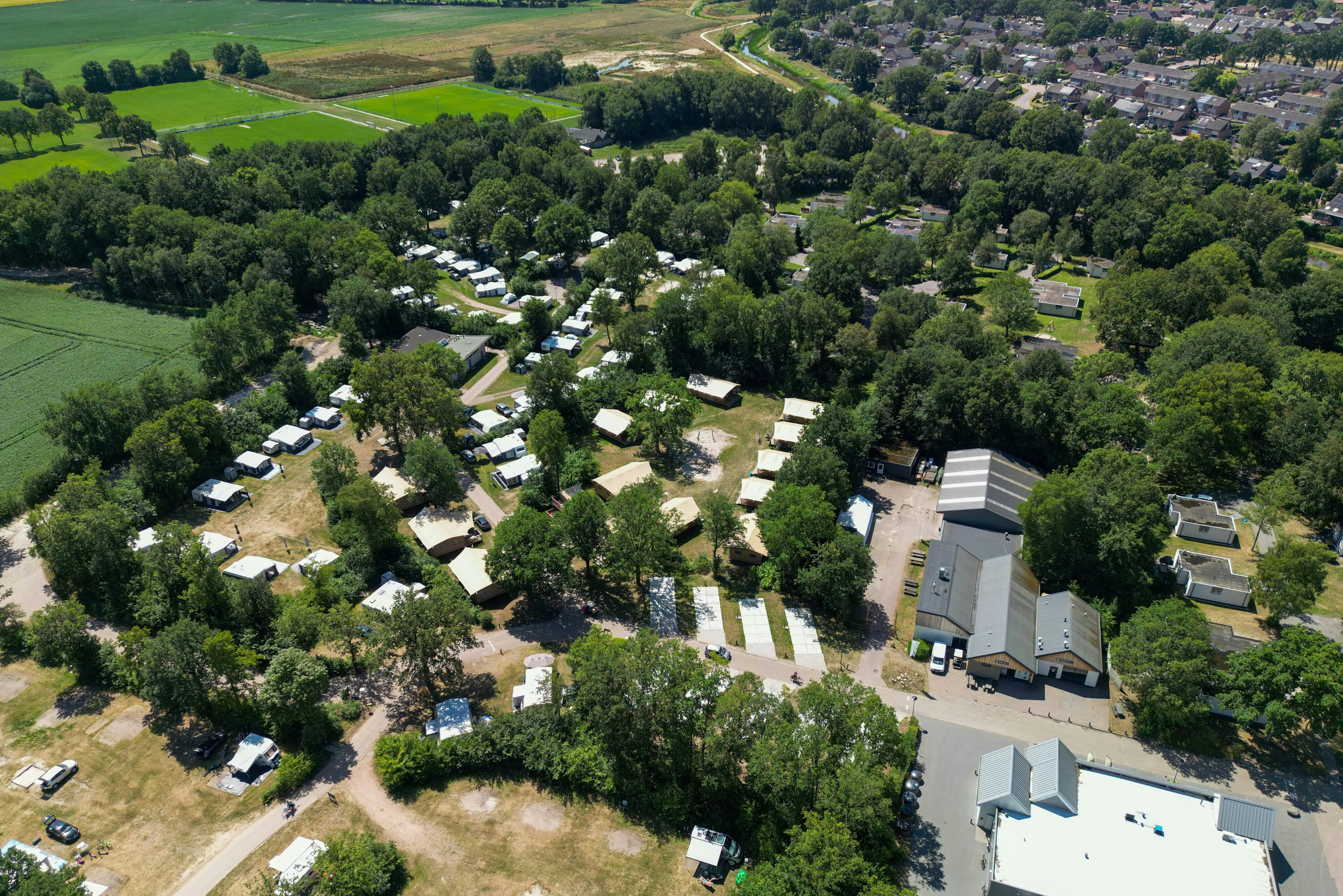 Vakantiepark Hunzedal  - Campingplatz aus der Vogelperspektive