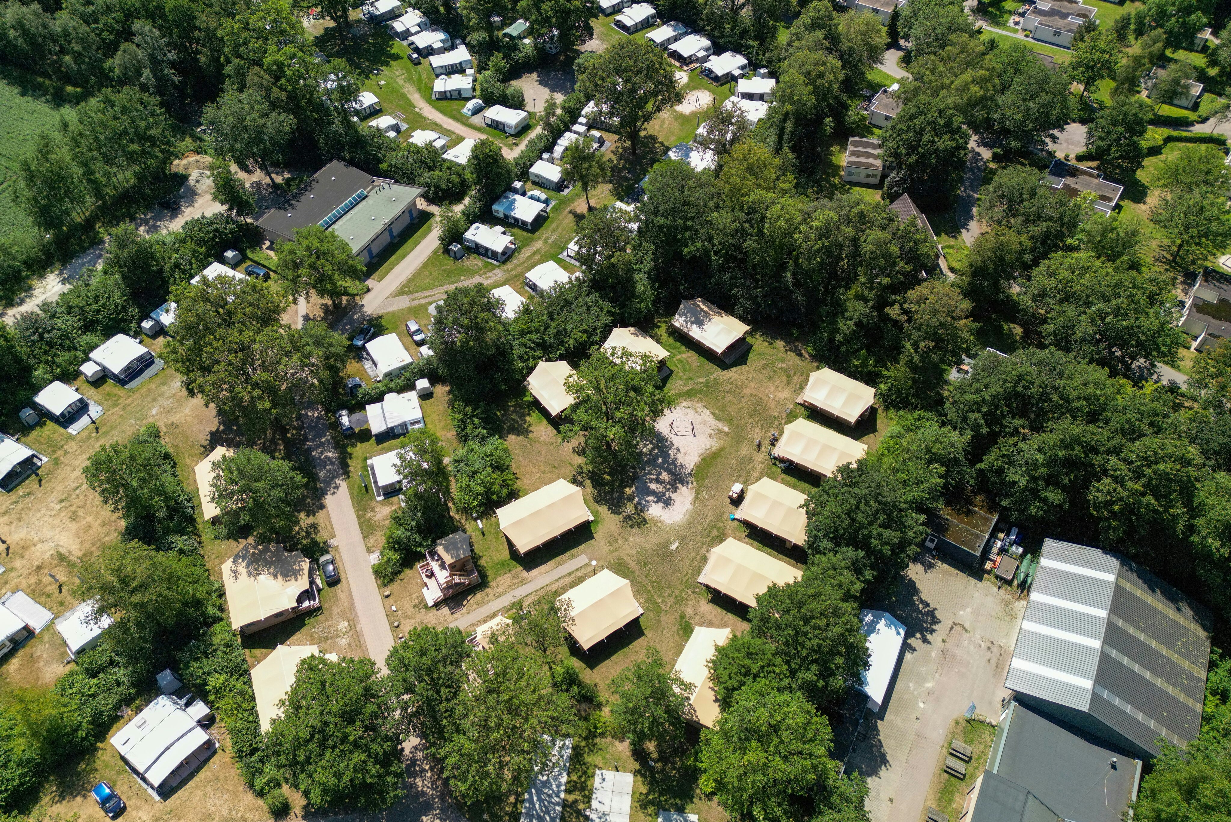 Vakantiepark Hunzedal  - Luftaufnahme des Campingplatzes