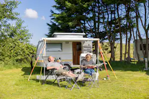 Vakantiepark Klein Vaarwater - Camper entspannen auf ihrem Standplatz im Grünen