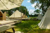 Vakantiepark Mölke - Glamping-Zelte auf der Wiese des Campingplatzes