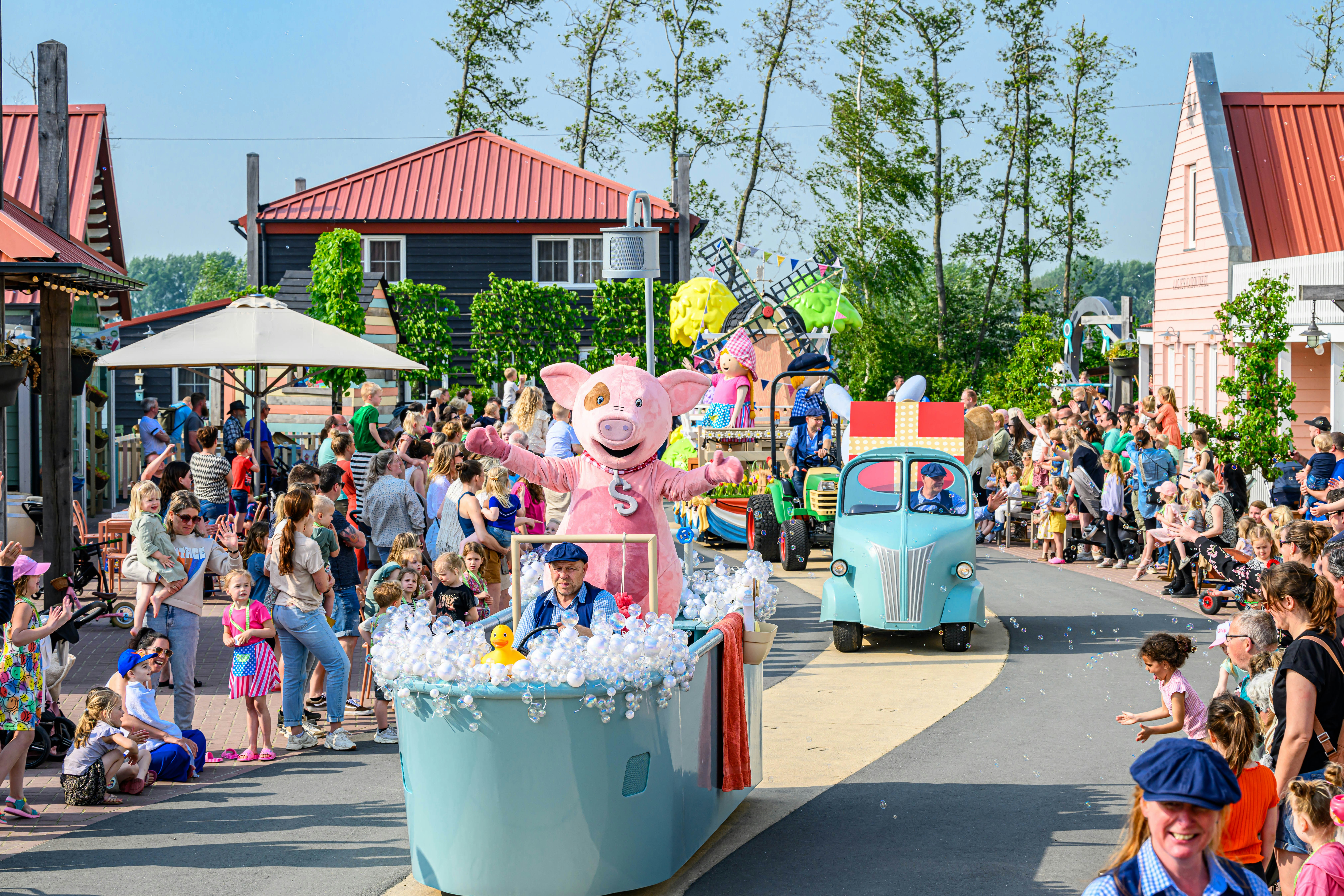 Familie Resort Molenwaard  Vakantiepark Molenwaard - Animationsparade auf dem Campingplatz