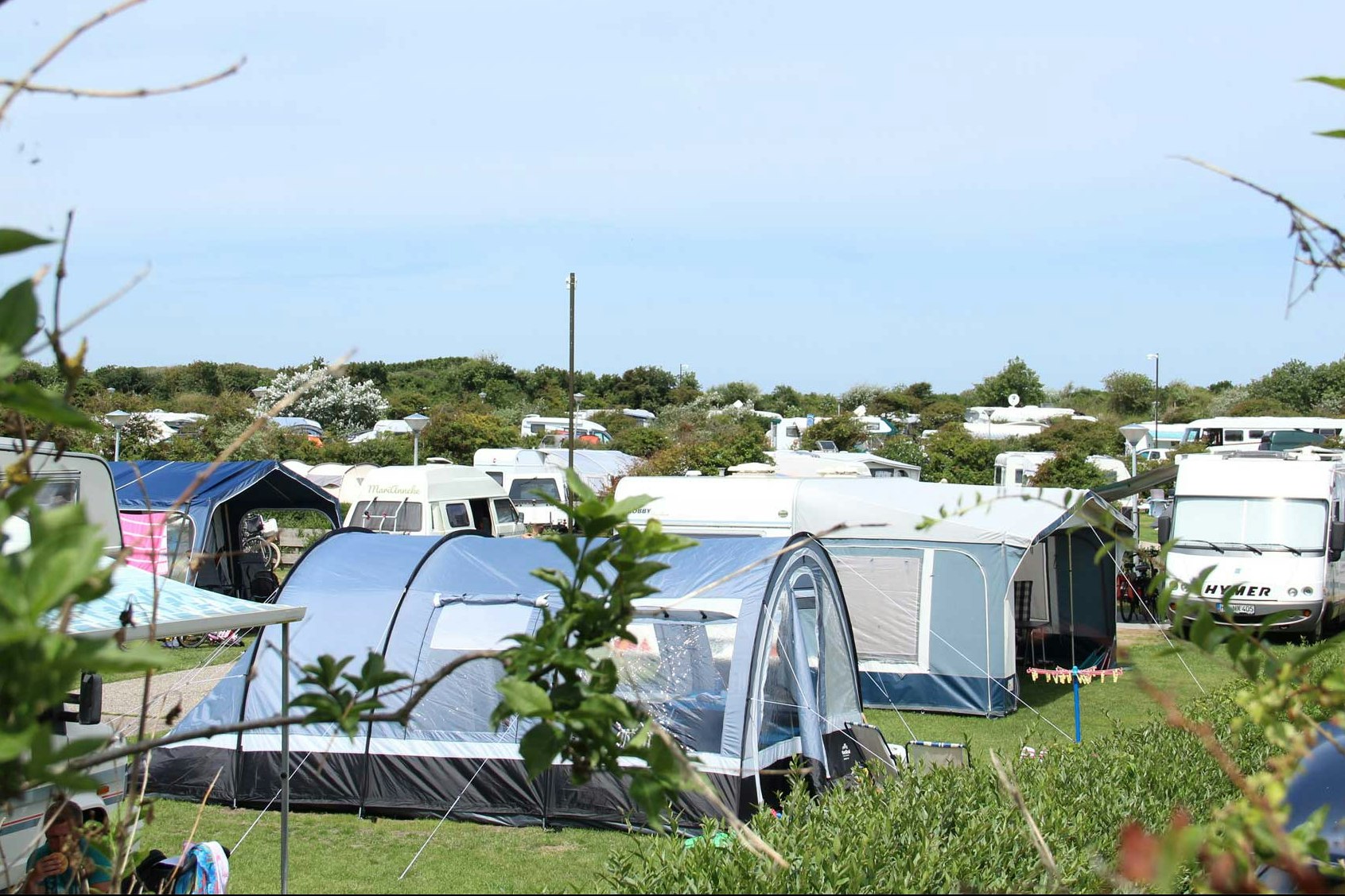 Vakantiepark Noordduinen  - Zelte, Wohnwagen und Wohnmobile auf dem Stellplatz vom Campingplatz