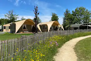 Vakantiepark 't Rheezerwold - Glamping-Zelte auf dem Campingplatz