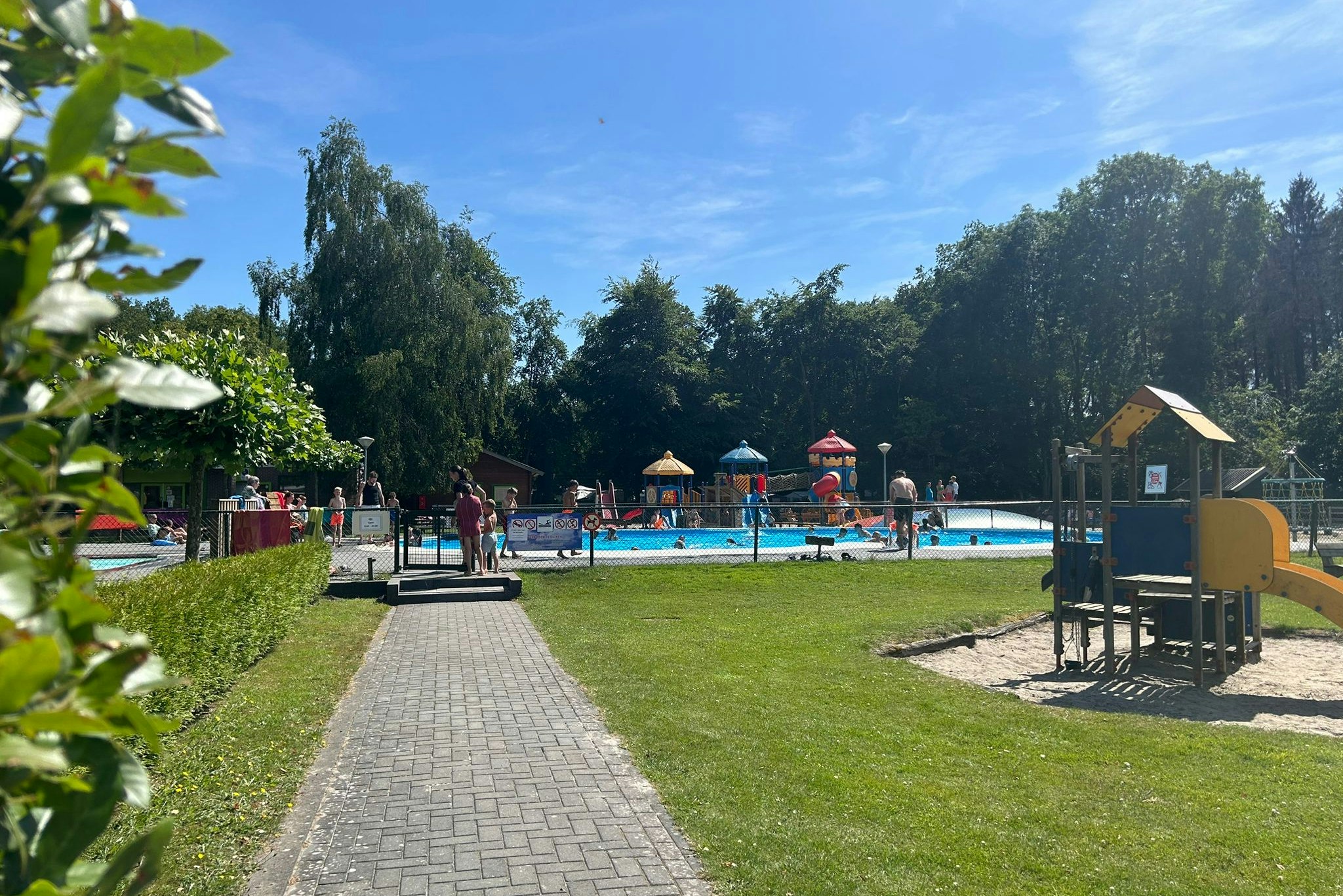 Vakantiepark 't Urkerbos - Freibad auf dem Campingplatz