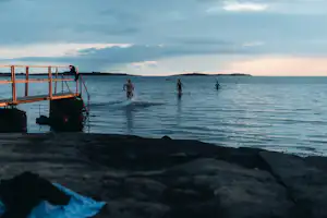 Vallersvik Camping & Hostel - Badestrand am Campingplatz